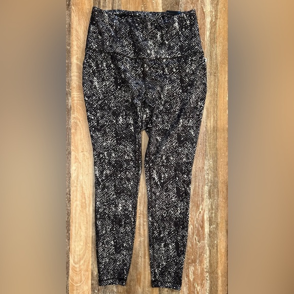 ZELOS SALE! Any 2 ZELOS $20! Black Snake Patterned Leggings, Size 1X NWT - Picture 4 of 14